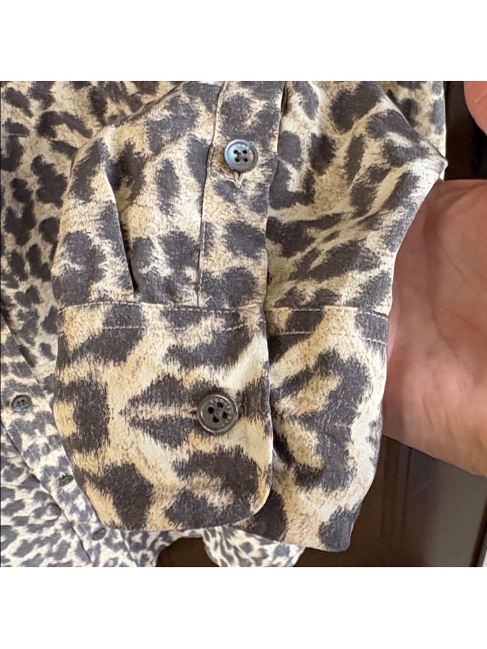 EUC Equipment Femme 100% Silk Button Front Animal Print Top Size Medium - Picture 8 of 11